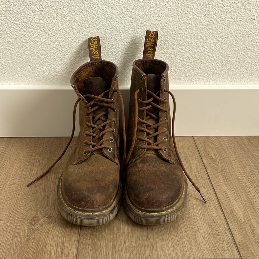 Vintage Dr. Marten’s Original Brown Boots - Women’s size 9